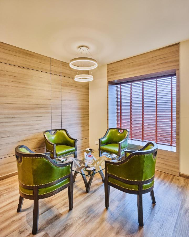 Hycinth Hotels Thiruvananthapuram Екстер'єр фото