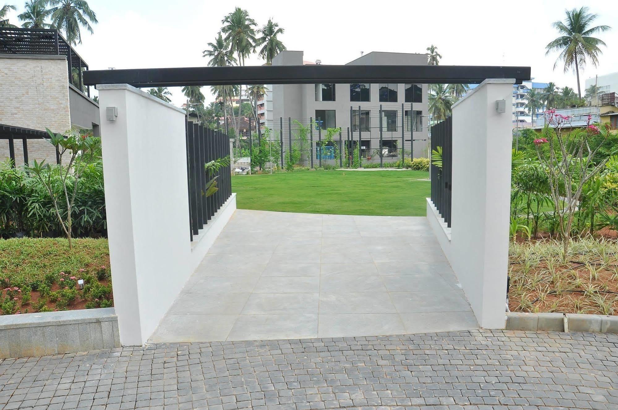 Hycinth Hotels Thiruvananthapuram Екстер'єр фото