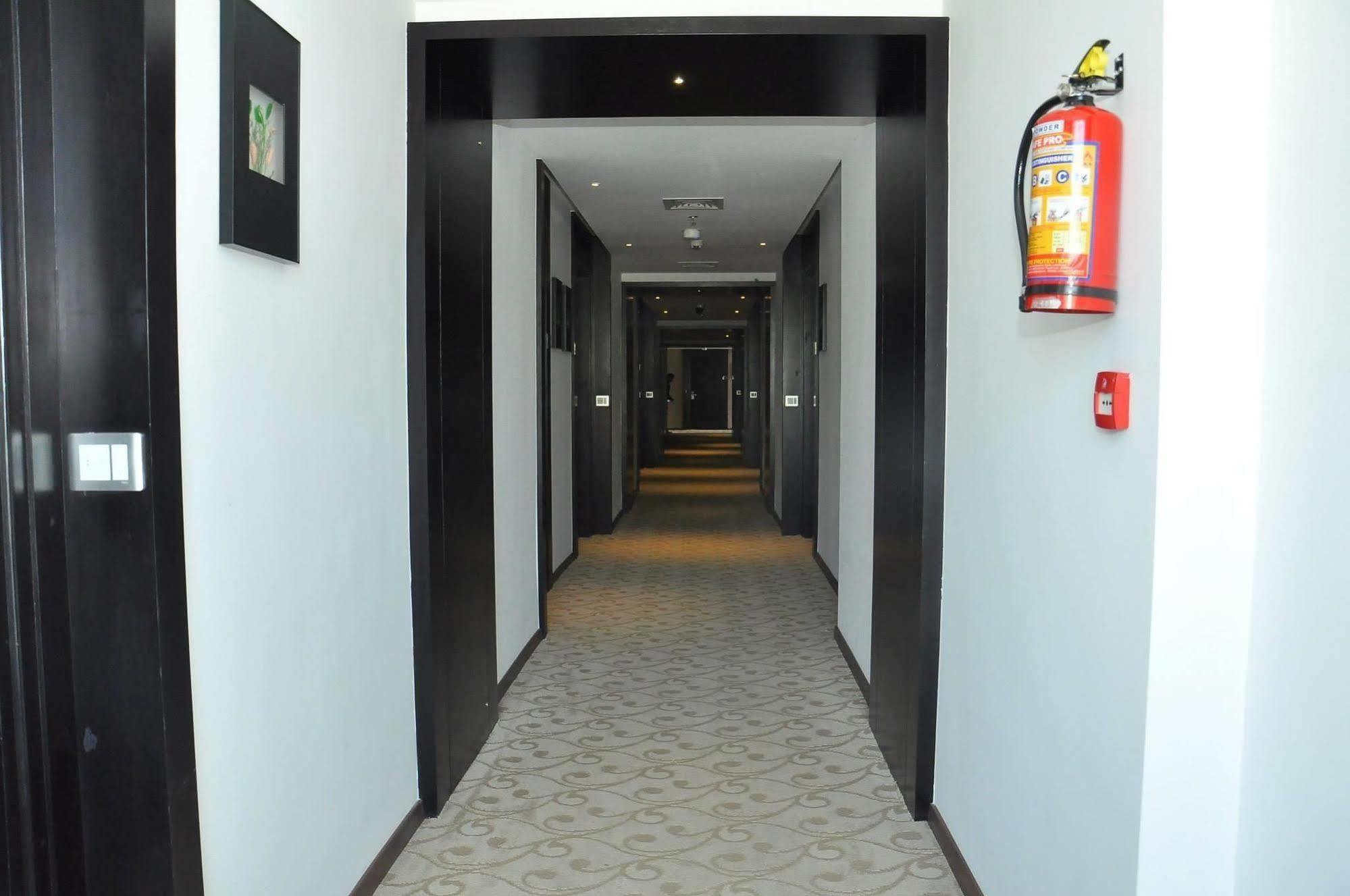 Hycinth Hotels Thiruvananthapuram Екстер'єр фото