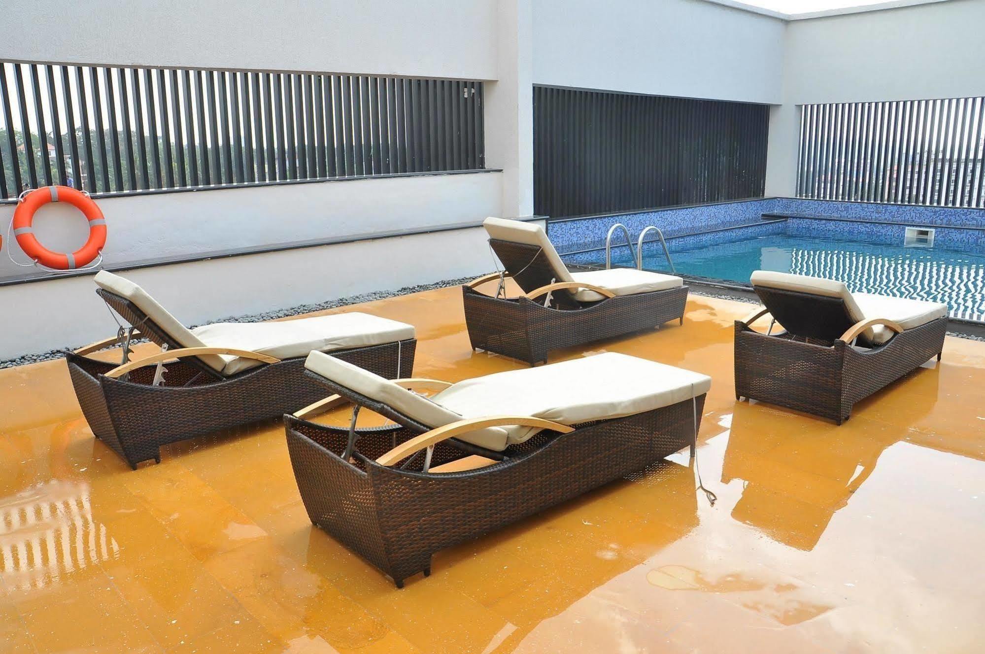 Hycinth Hotels Thiruvananthapuram Екстер'єр фото
